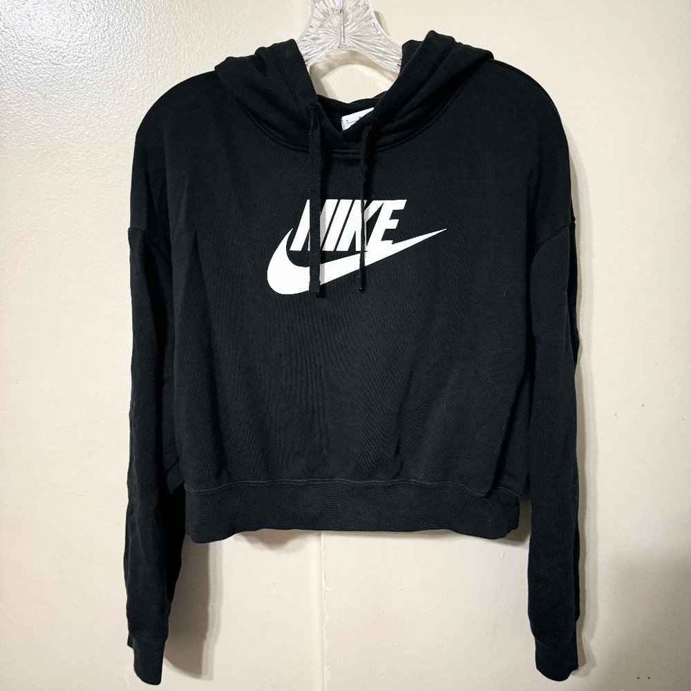Nike Hoodie Womens Medium Black Cropped Long Sleeve Logo Graphic Athleisure Cozy